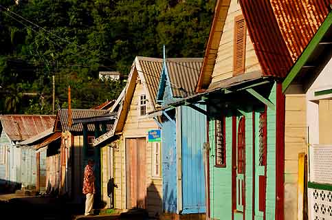 Maisons colores d’Anse-la-Raye.