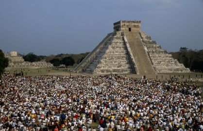 Fte de l'quinoxe autour de la pyramide El Castillo,  Chichen Itza.