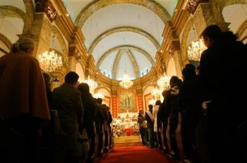 catholiques chinois assistent la  messe de minuit dite parlveque Joseph-Li- Shan  Pkin.jpg